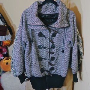 Horn Toggle Buttoned Jacket